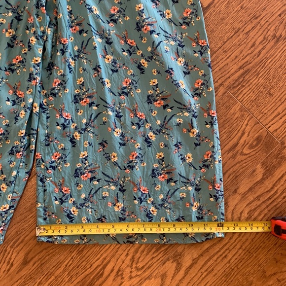 Light-Weight Pink Rose Floral Romper - Picture 5 of 7